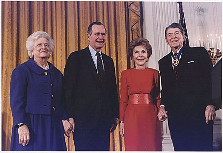 Barbara Bush and George H.W. Bush - Dating, Gossip, News, Photos