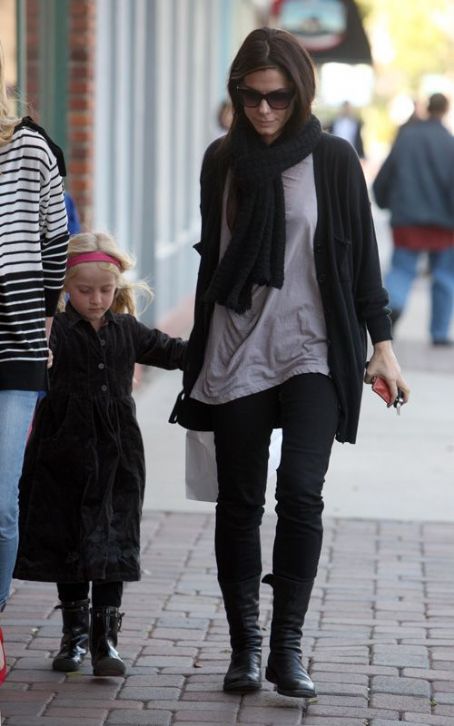 Sandra Bullock: Seal Beach Shopping with Sunny | Sandra Bullock Picture ...