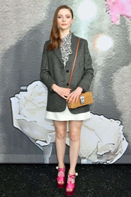 Who is Thomasin McKenzie dating? Thomasin McKenzie boyfriend, husband