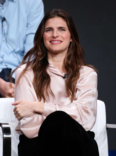 Lake Bell - Me in My Place Photoshoot for Esquire Magazine - FamousFix