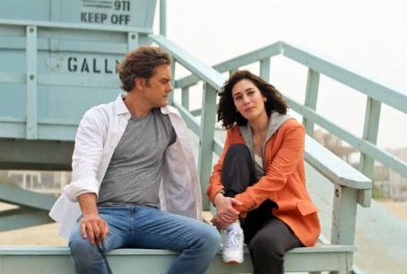Joshua Jackson and Lizzy Caplan