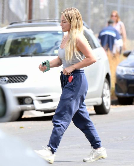 Hilary Duff – Run errands in Los Angeles