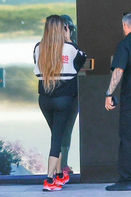 Khloé Kardashian – Arriving at a studio in Los Angeles