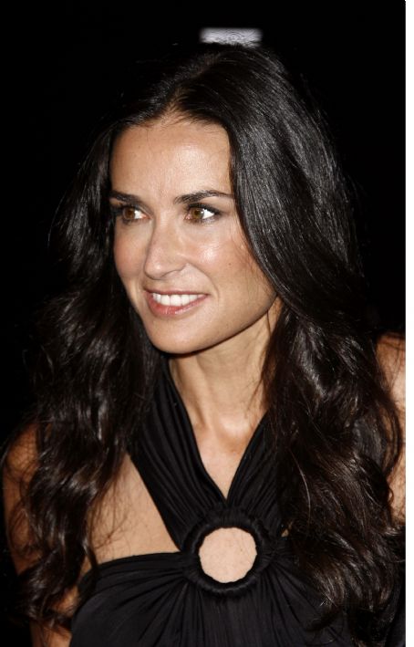 Demi Moore - Rodeo Drive Walk Of Style Awards Ceremony October 22, 2009 ...