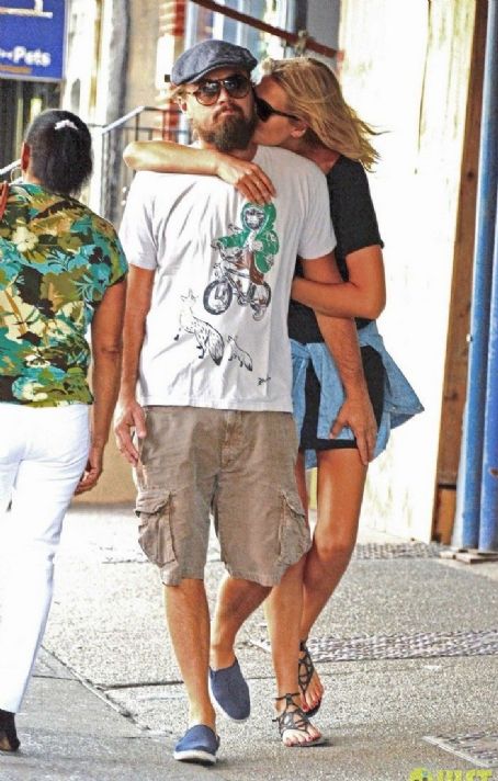Leonardo DiCaprio‘s girlfriend Toni Garrn plants a kiss on his cheek while they walk through the busy streets together on Wednesday (September 3) in New York City
