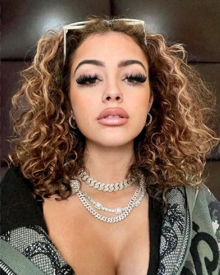 Malu Trevejo Famousfix