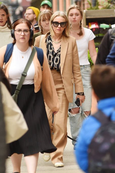Naomi Watts – Is pictured with her pooch in New York