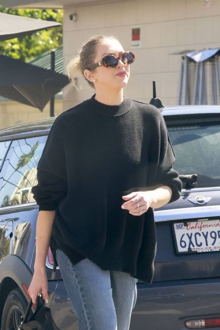 Stassi Schroeder – Seen with friends over lunch in Los Feliz
