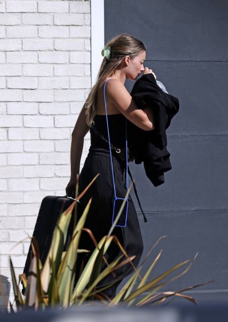 Margot Robbie – Leaving Cara Delevingne’s house in Los Angeles