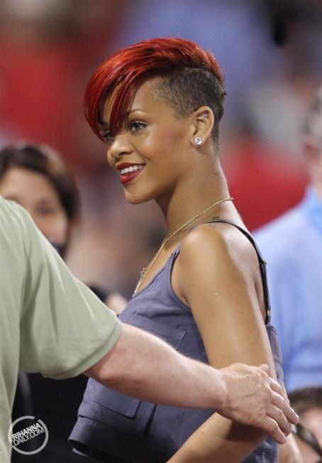 Rihanna canoodles with baseball star Matt Kemp on holiday in