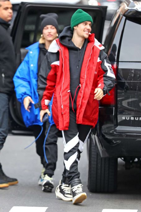 Hailey Baldwin and Justin Bieber – Out for lunch in New York
