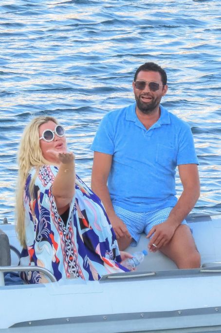 Gemma Collins – On a getaway speed boat day in Mykonos | Gemma Collins ...