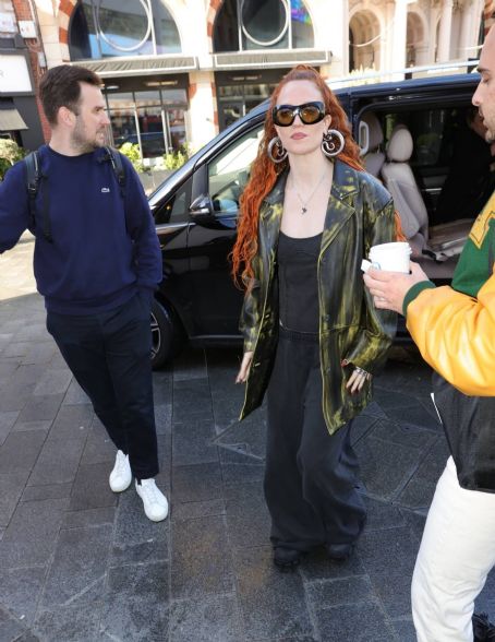 Who is Jess Glynne dating? Jess Glynne girlfriend, wife