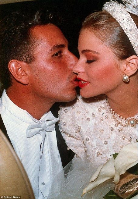 Sofía Vergara and Joe Gonzalez Wedding pic 1991