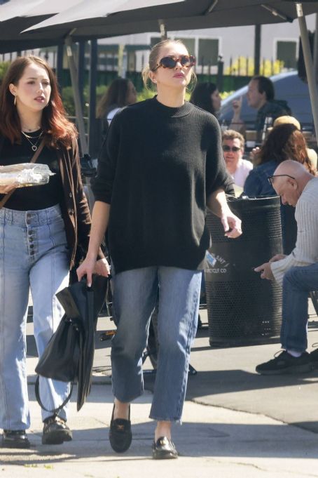 Stassi Schroeder – Seen with friends over lunch in Los Feliz