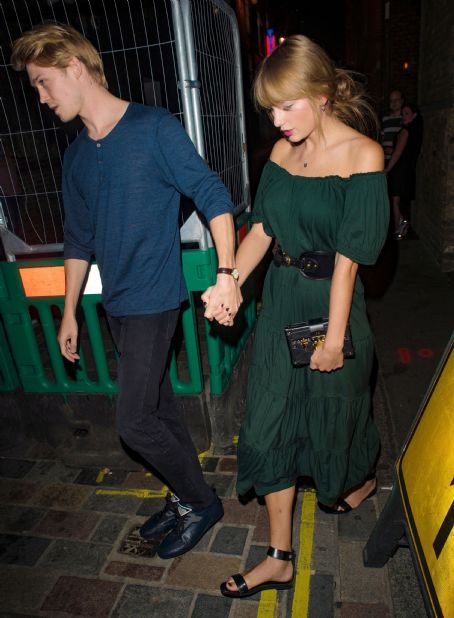 Taylor Swift and Joe Alwyn outside a restaurant in New York