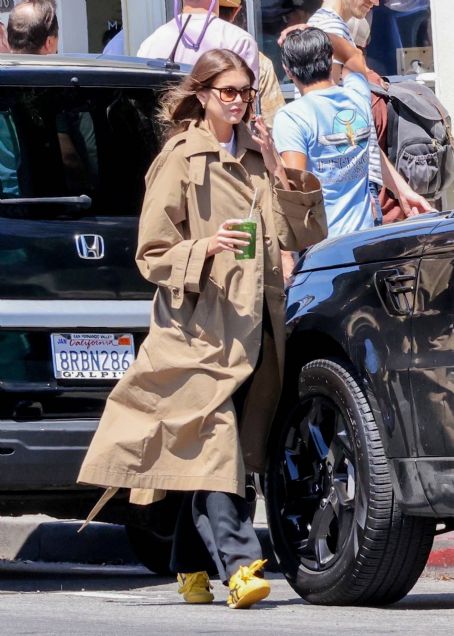 Kaia Gerber – Stopping to get a green juice smoothie in Los Feliz
