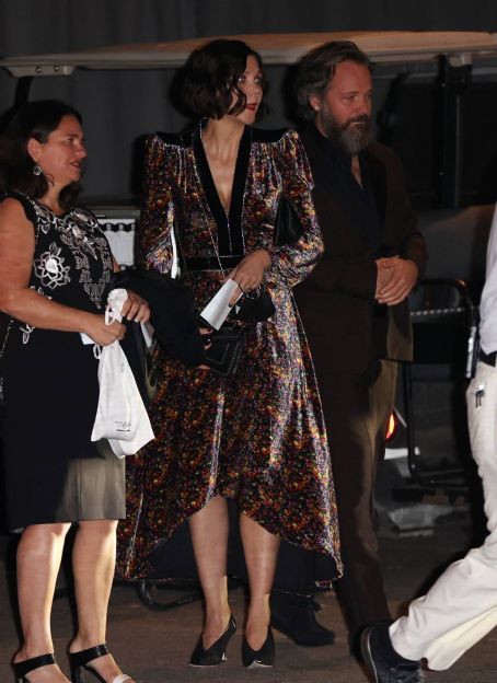 Maggie Gyllenhaal – Arriving at Simon Huck wedding in Los Angeles
