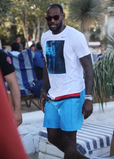 LeBron James: island look - FamousFix