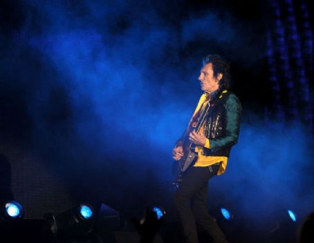 Ron Wood performs during a stop of the band's No Filter tour at Allegiant Stadium on November 6, 2021 in Las Vegas, Nevada