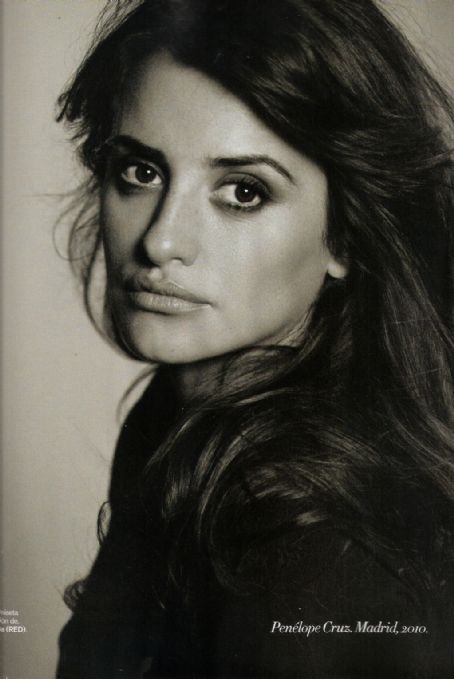 Penélope Cruz, Vogue Magazine December 2010 Cover Photo - Spain