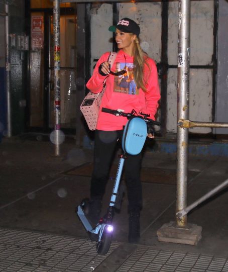 Paris Hilton wears a ‘Make America Hot again’ cap in NYC