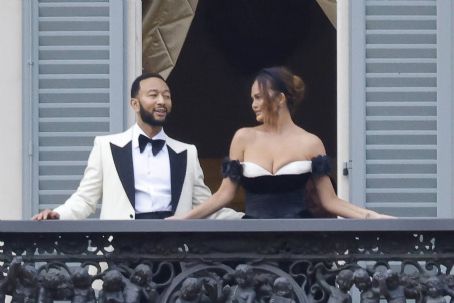Chrissy Teigen – Pictured on the balcony of Villa Passalacqua in Como