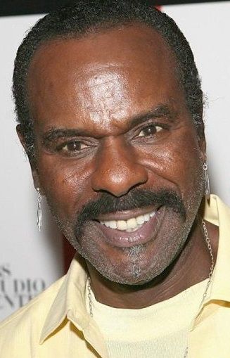 Who is Steven Williams dating? Steven Williams girlfriend, wife