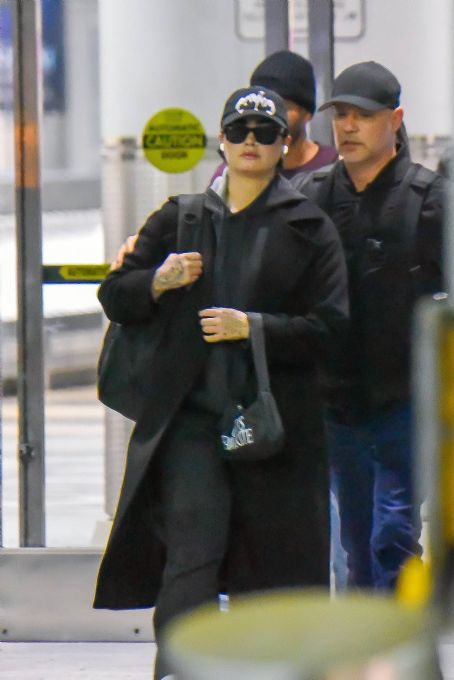 Demi Lovato – Touching down in New York