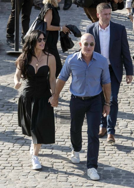 Lauren Sanchez – Seen on her holiday in Rome