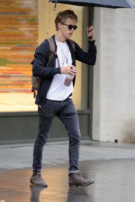 Austin Butler's Rainy Day Stroll In NYC