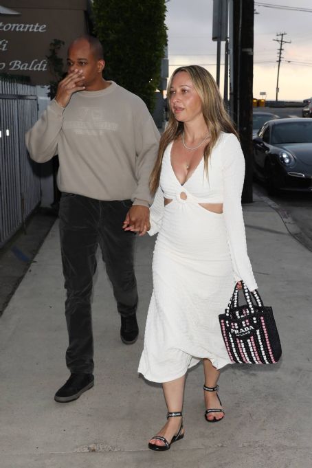 Jennifer Meyer – Seen with a mystery man at Giorgio Baldi in Santa