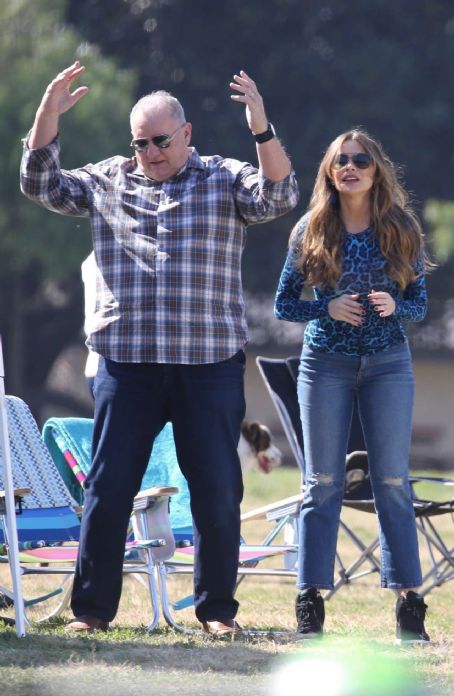 Sofia Vergara – Filming 'Modern Family' set in Los Angeles