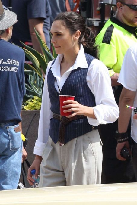 Gal Gadot – On set of ‘Wonder Woman 1984’ in Georgetown | Gal Gadot