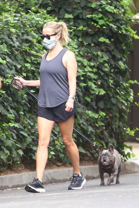 Reese Witherspoon – Seen at morning power walk with her dog in ...