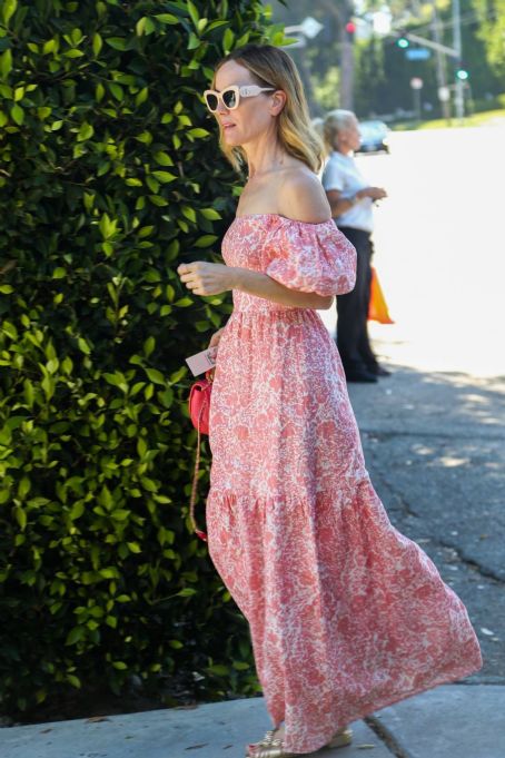 Leslie Mann – Seen in pink at the Day of Indulgence Party in Brentwood