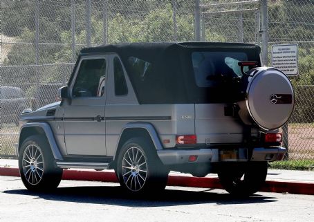 Kendall Jenner – Spotted driving her convertible Mercedes G-Wagon in L.A