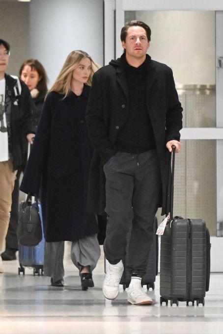 Margot Robbie With Her Husband Tom Ackerley Arriving On A Flight At Jfk Airport In Ny Famousfix