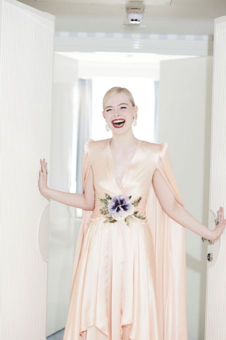 Elle Fanning – l’album de Paris Match Photoshoot, May 2019 - FamousFix