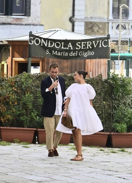 Olivia Culpo – Steps out in Venice