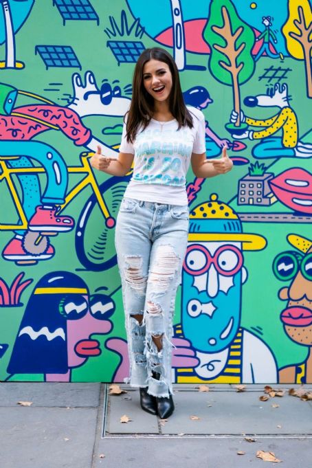 Victoria Justice – ‘Pledge for Planet’ Photocall in NYC | Victoria