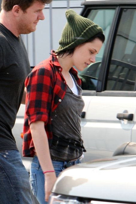 Kristen Stewart - Set Of Twilight Eclipse In Vancouver, 19.08.2009.