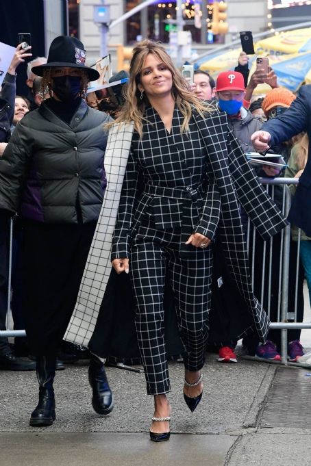 Halle Berry – arrives at Good Morning America in New York City | Halle