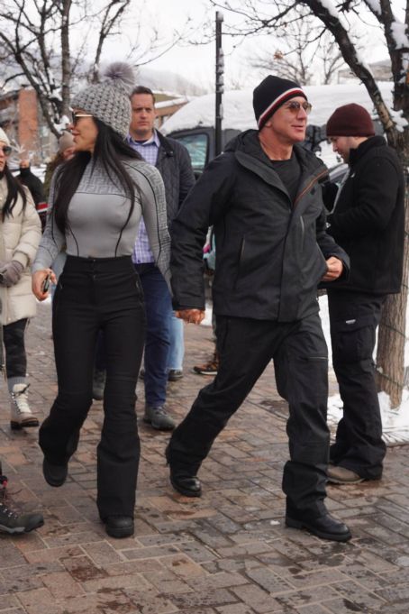 Lauren Sanchez – Leaves the Paradise Bakery in Aspen