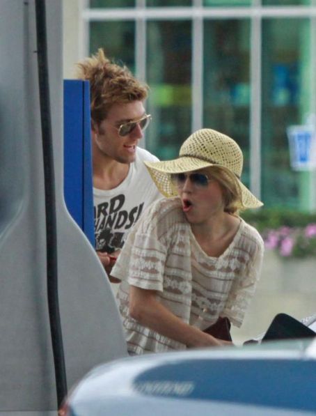 August 30, 2010 Picture - Photo Of Dianna Agron And Alex Pettyfer ...