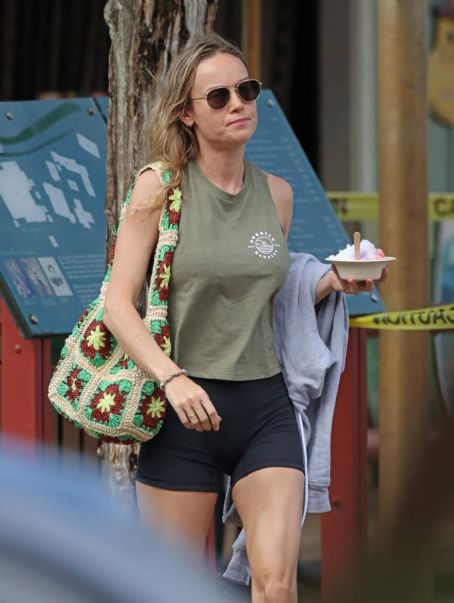 Brie Larson – Seen on vacation in Hawaii