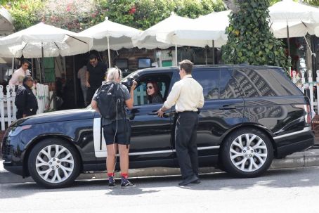 Priscilla Presley – Lunch at the Ivy in Beverly Hills | Priscilla