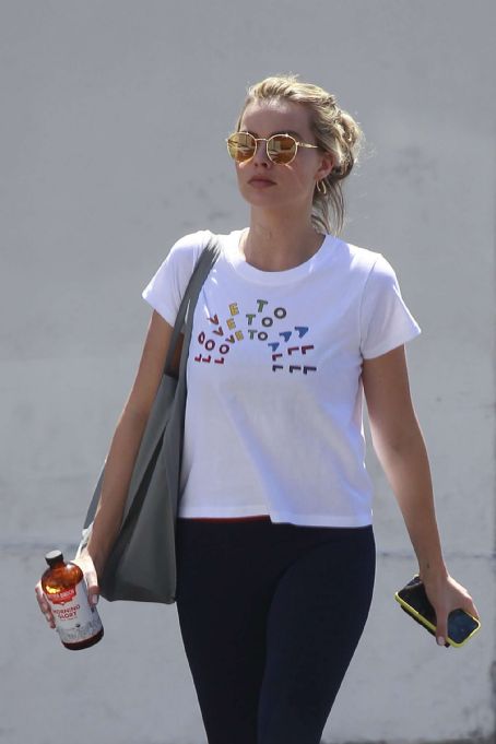 Margot Robbie leaves the gym following a sweat session in LA