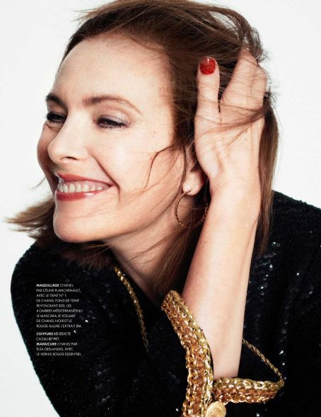 Carole Bouquet, Elle Magazine 24 March 2022 Cover Photo - France