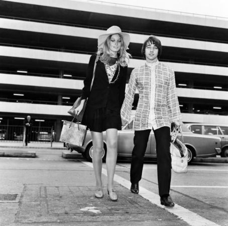 hicks tony hollies jane lumb gettyimages 1967 sees pop british group separated his off